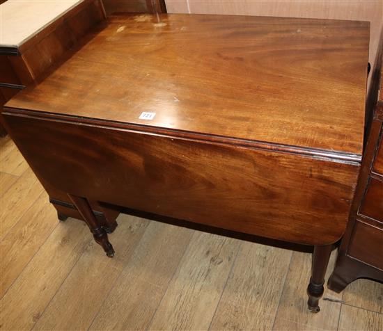 An early 19th century mahogany Pembroke table W.82cm